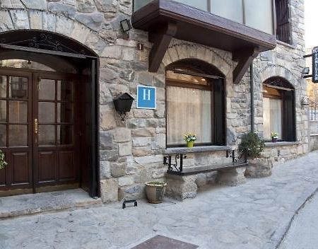 Hotel Maximina Sallent De Gallego Exterior photo
