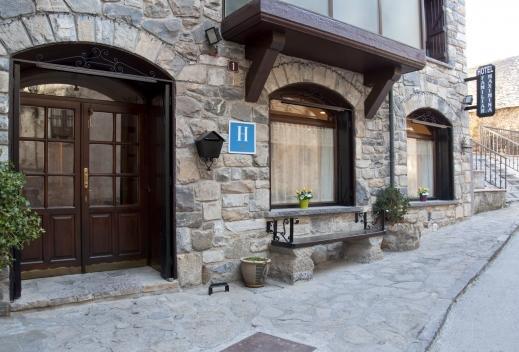 Hotel Maximina Sallent De Gallego Exterior photo